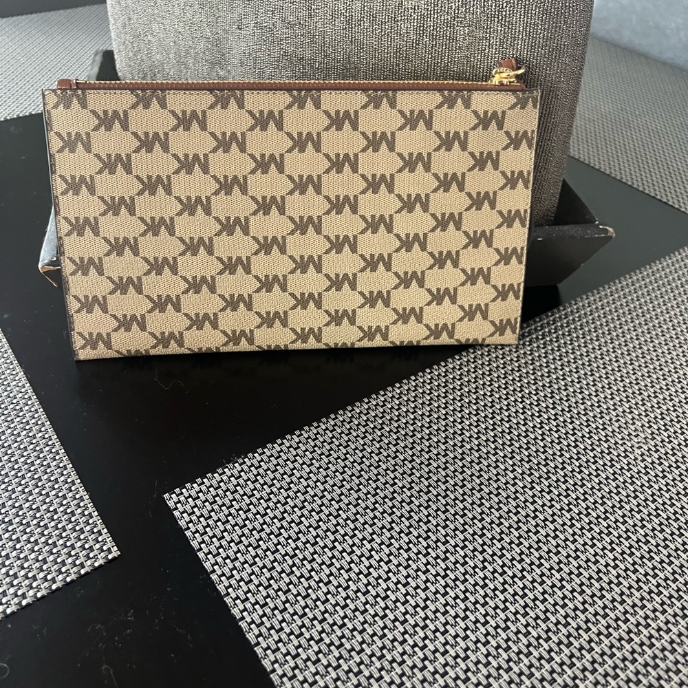 Michael Kors Tan Zip Wallet - Picture 2 of 3